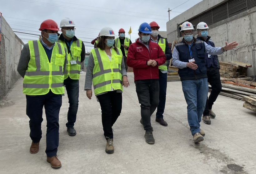 Con un 92 por ciento de construcción autoridades visitan las obras del nuevo hospital Claudio Vicuña de San Antonio
