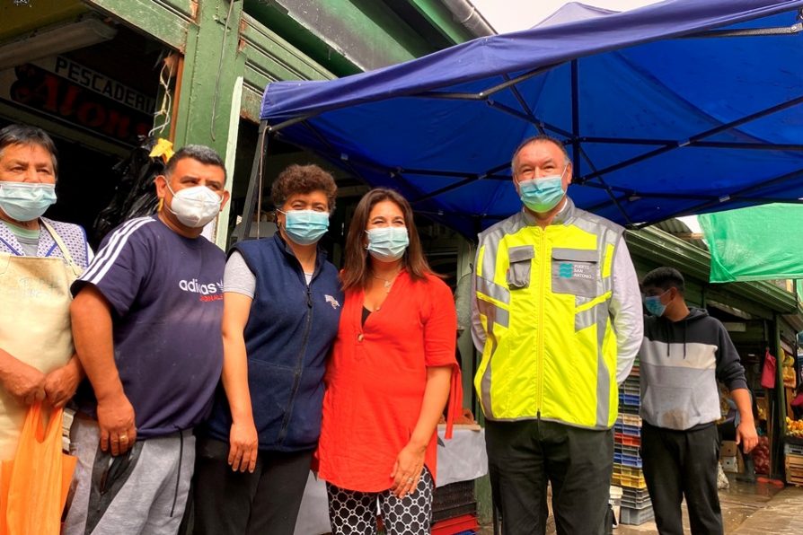 Delegada entregó importante ayuda a sindicato afectado por incendio que consumió pescaderías