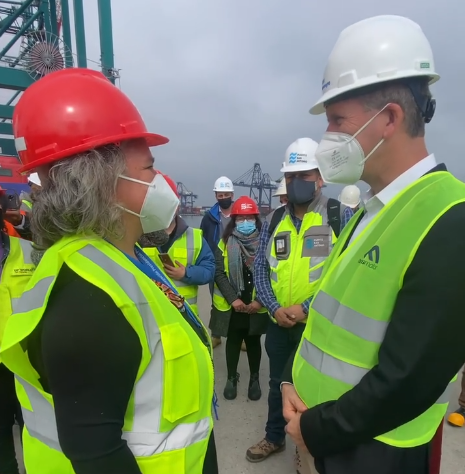 Ministro de Transporte y delegada provincial recibieron buses eléctricos para el sistema RED